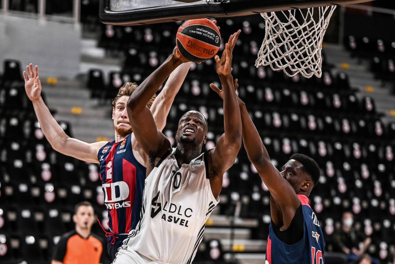 Fotos: Las imágenes del Asvel-Baskonia