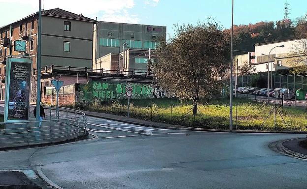 Terreno en el que se quiere instalar una gasolinera. 