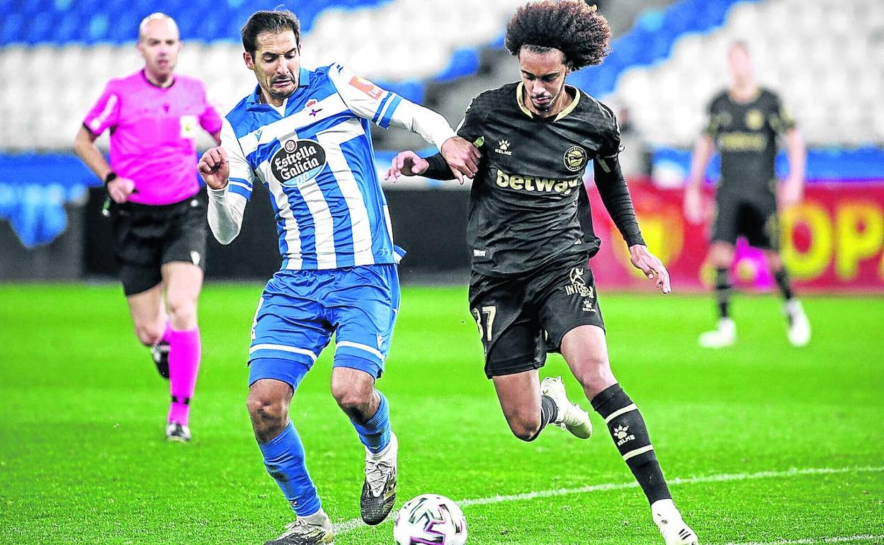 Tavares, cuya salida ha sido el único movimiento del Alavés en el mercado, en el duelo copero ante el Deportivo de la Coruña. 