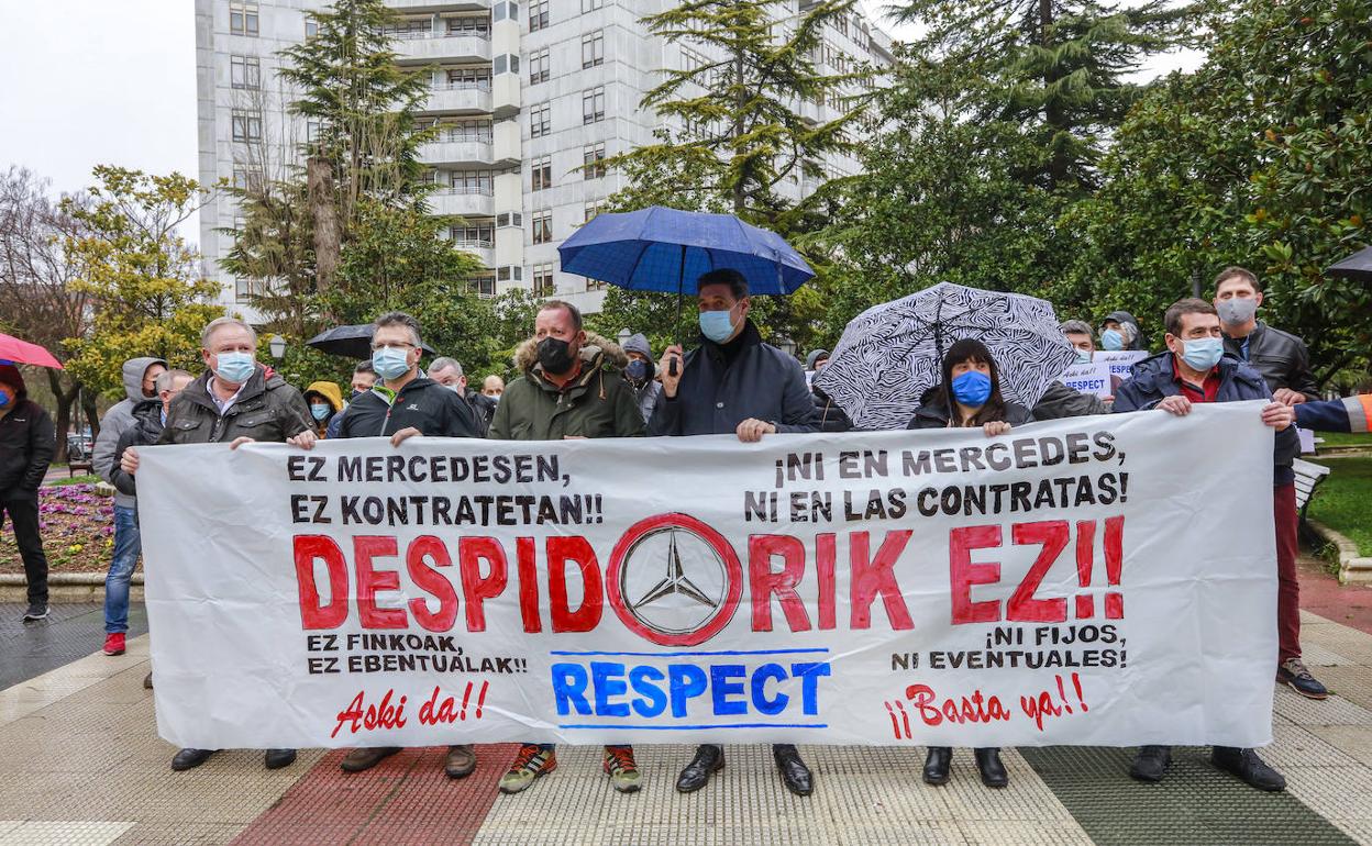 Representantes del comité de Mercedes, antes de la celebración del juicio.