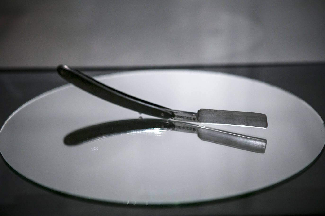 'Mírala' (1996) forma parte de la serie 'Técnicas con carácter'.