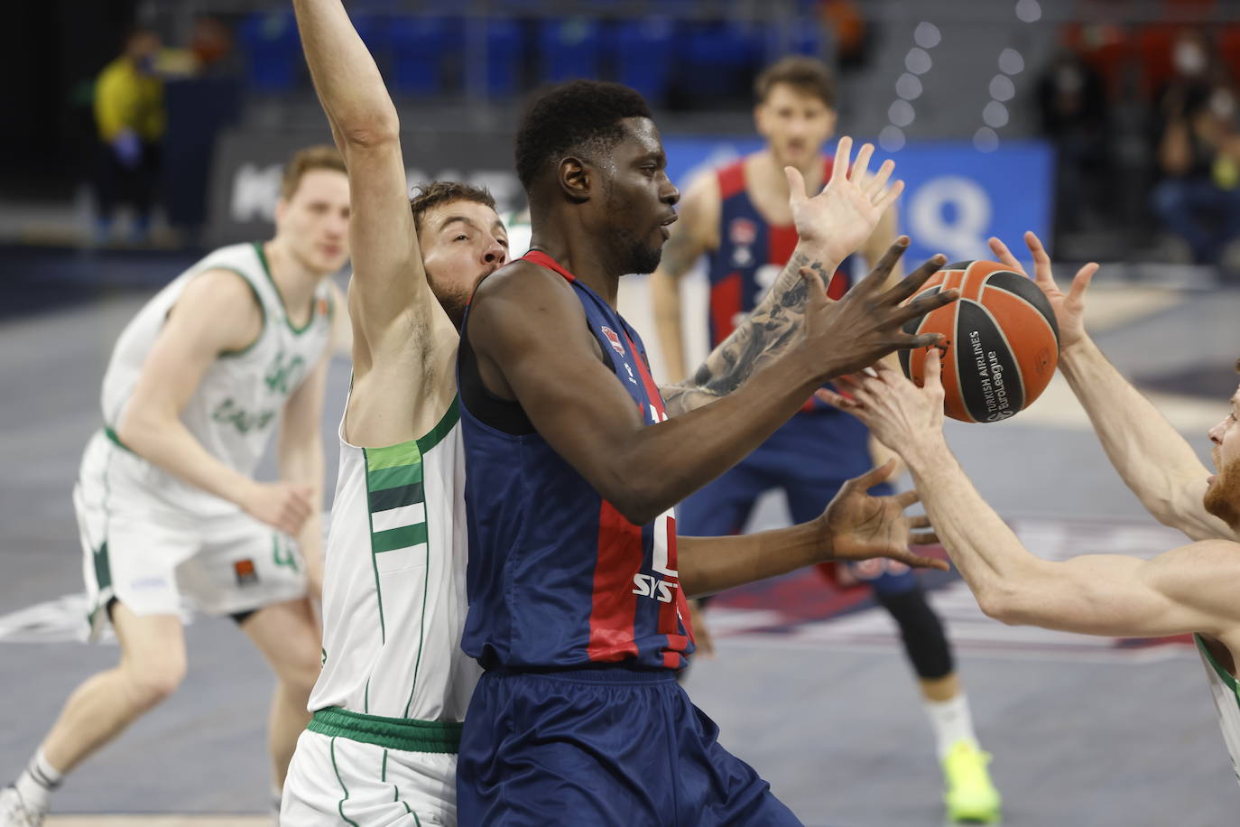 Fotos: Las mejores imágenes del TD Systems Baskonia - Zalgiris
