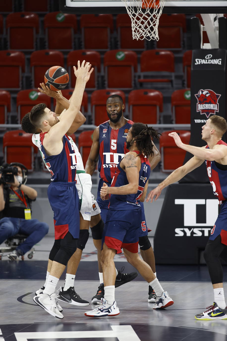 Fotos: Las mejores imágenes del TD Systems Baskonia - Zalgiris