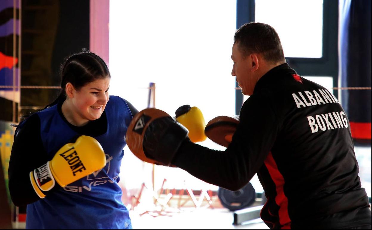 La primera boxeadora de Albania sueña con los Juegos Olímpicos