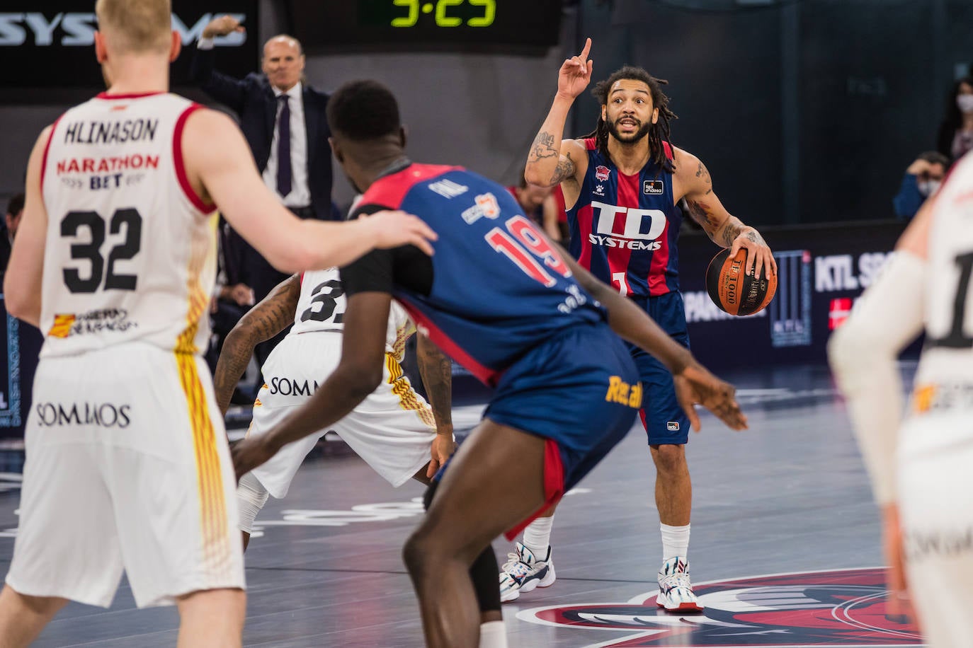Fotos: Las mejores imágenes del TD Systems Baskonia - Casademont Zaragoza de la Liga Endesa 2021