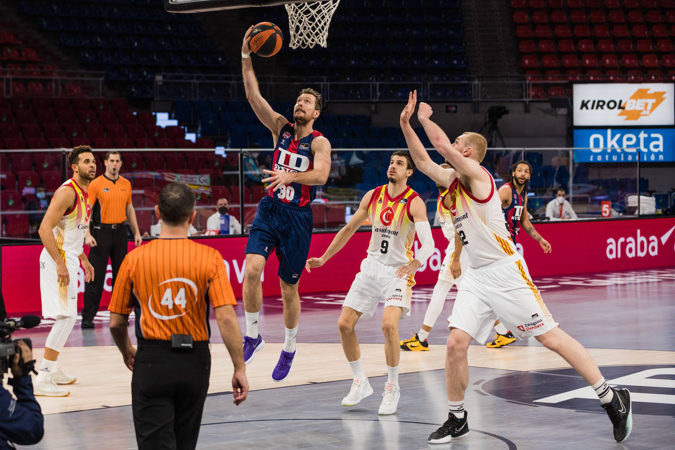 Fotos: Las mejores imágenes del TD Systems Baskonia - Casademont Zaragoza de la Liga Endesa 2021