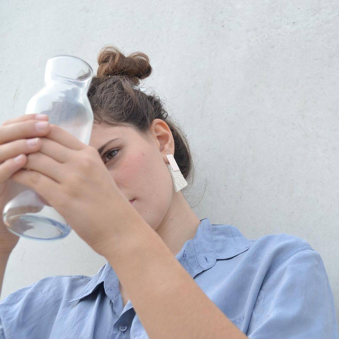 Pendientes 'Tierra' de la firma vitoriana Oss, tienen un precio de 65 euros.