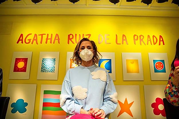 La diseñadora Agatha Ruiz de la Prada durante la presentación este jueves en Vitoria.