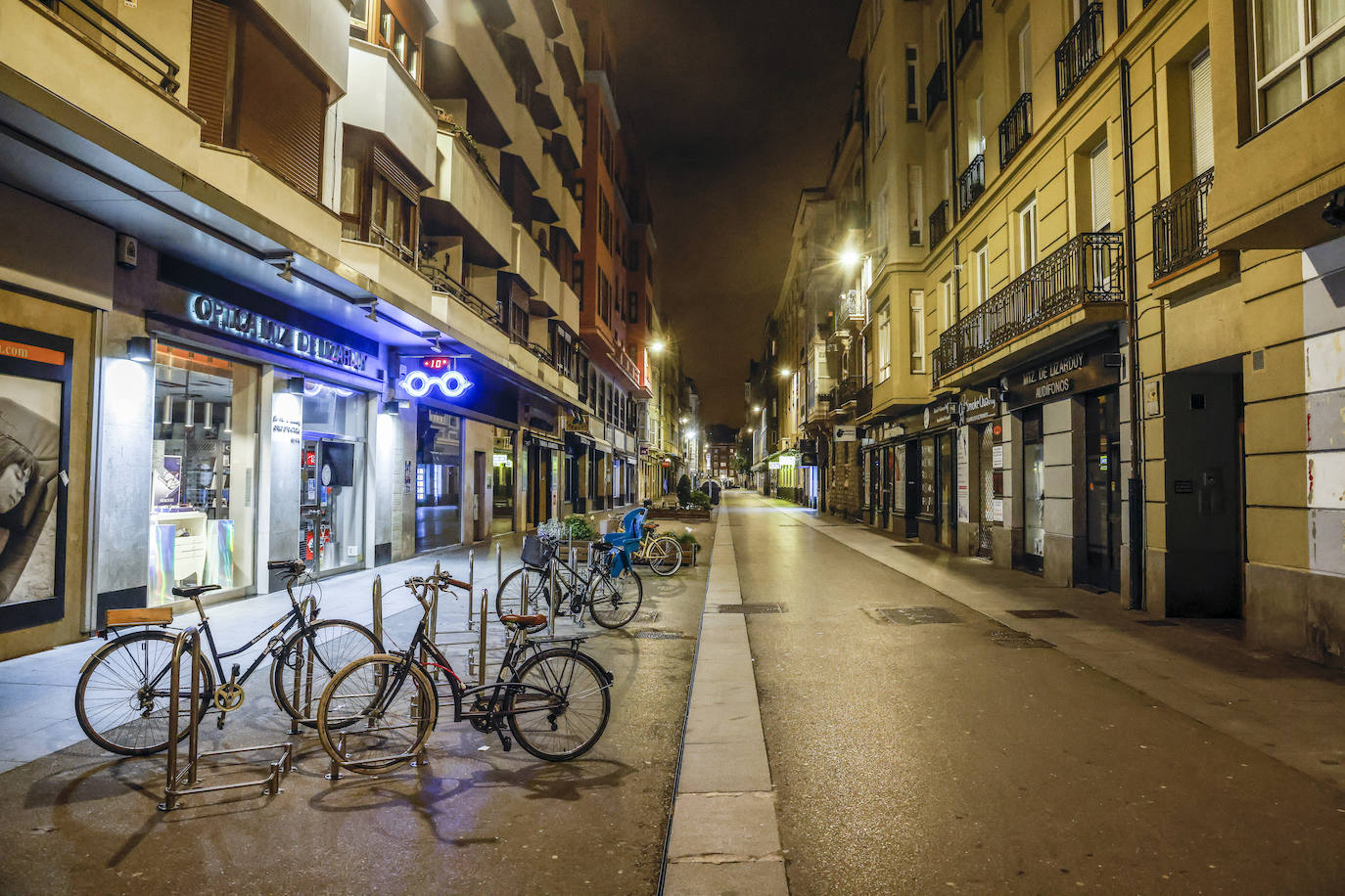 Las calles de Vitoria quedan desiertas a partir de las diez de la noche.