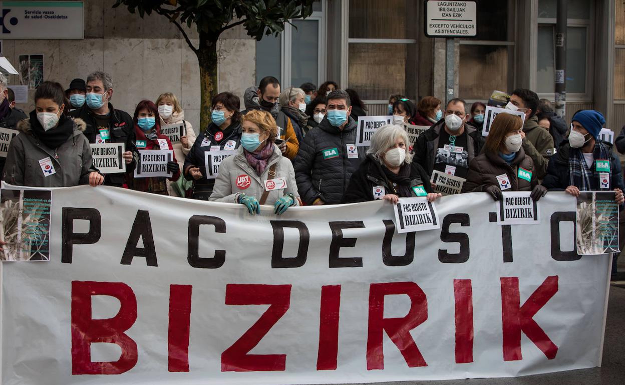 Un clamor recorre Bilbao contra el cierre nocturno del ambulatorio de Deusto