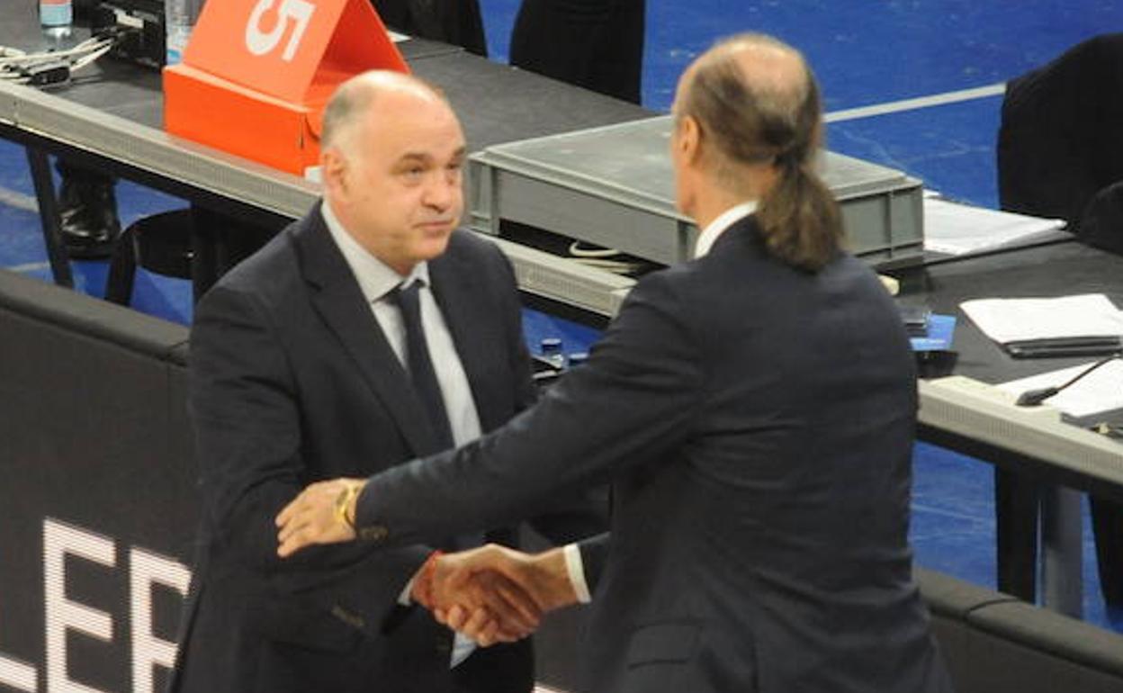 Saludo de Pablo y Dusko antes del choque de la semana pasada. 