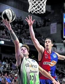 Imagen secundaria 2 - G. Canaria 2018. El Barça apea a las primeras de cambio a los baskonistas dirigidos por Pedro Martínez (94-90). Vitoria 2017. El Baskonia de Sito Alonso y Larkin cae en semifinales ante el Real Madrid (103-99), que se coronaría campeón. Madrid 2019. El Baskonia cae en cuartos ante un Juventut guiado por un Laprovittola magistral.