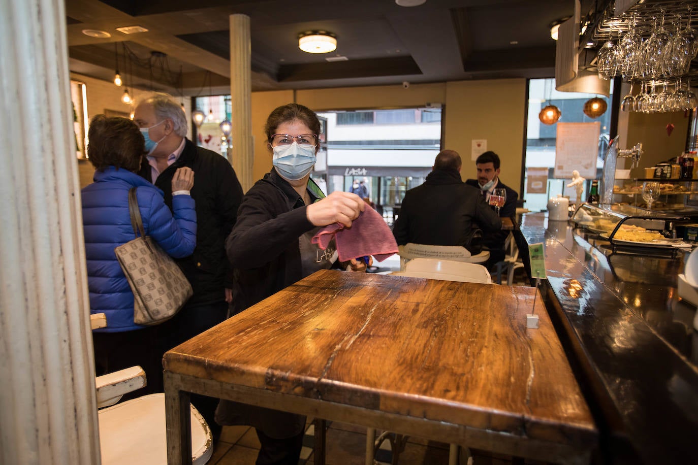 Fotos: Así ha sido el primer día con los bares abiertos