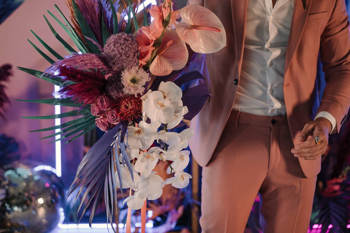 Fotos: Una novia con botas y su boda en la Gran Vía de Bilbao