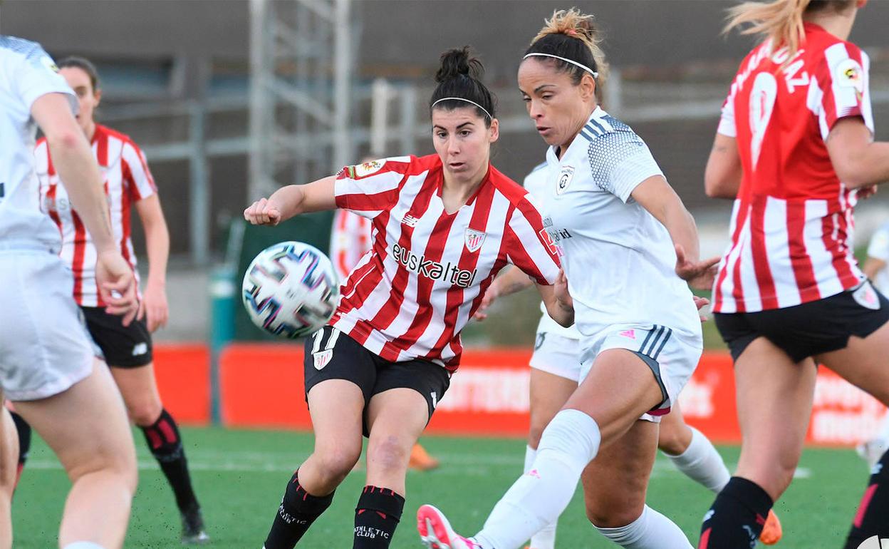 Lucía García tuvo en sus botas el empate en el 80 pero su gol fue anulado por fuera de juego. 