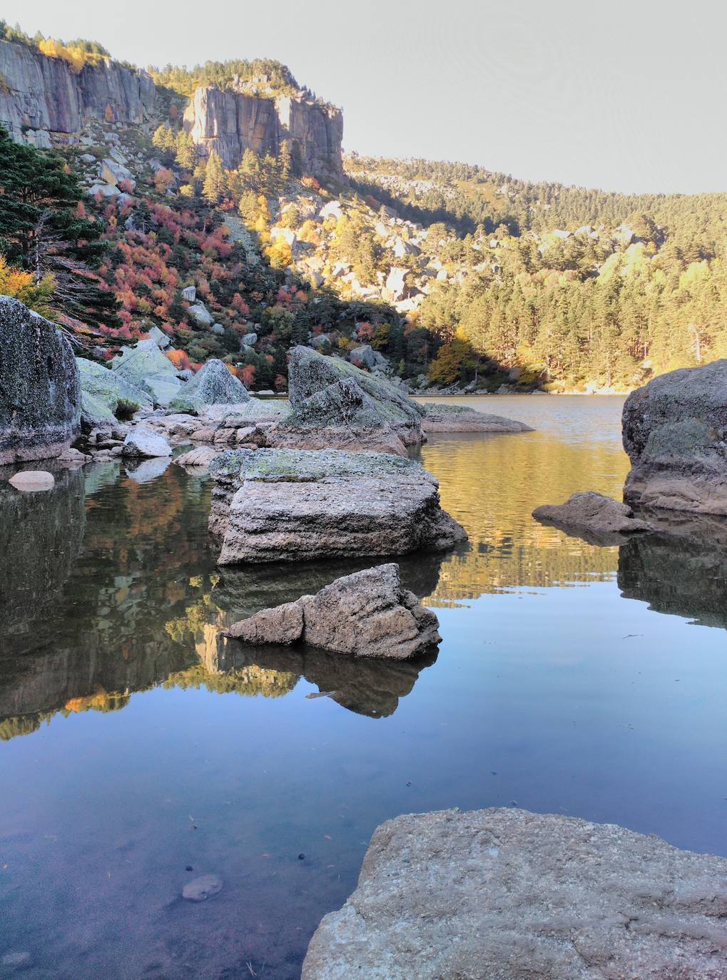 6.- Laguna Negra de Urbión (Soria) | En torno a ella también giran múltiples leyendas. Una de ellas cuenta que esta laguna no tiene fondo y que se encuentra conectada con el mar a través de túneles subterráneos. 