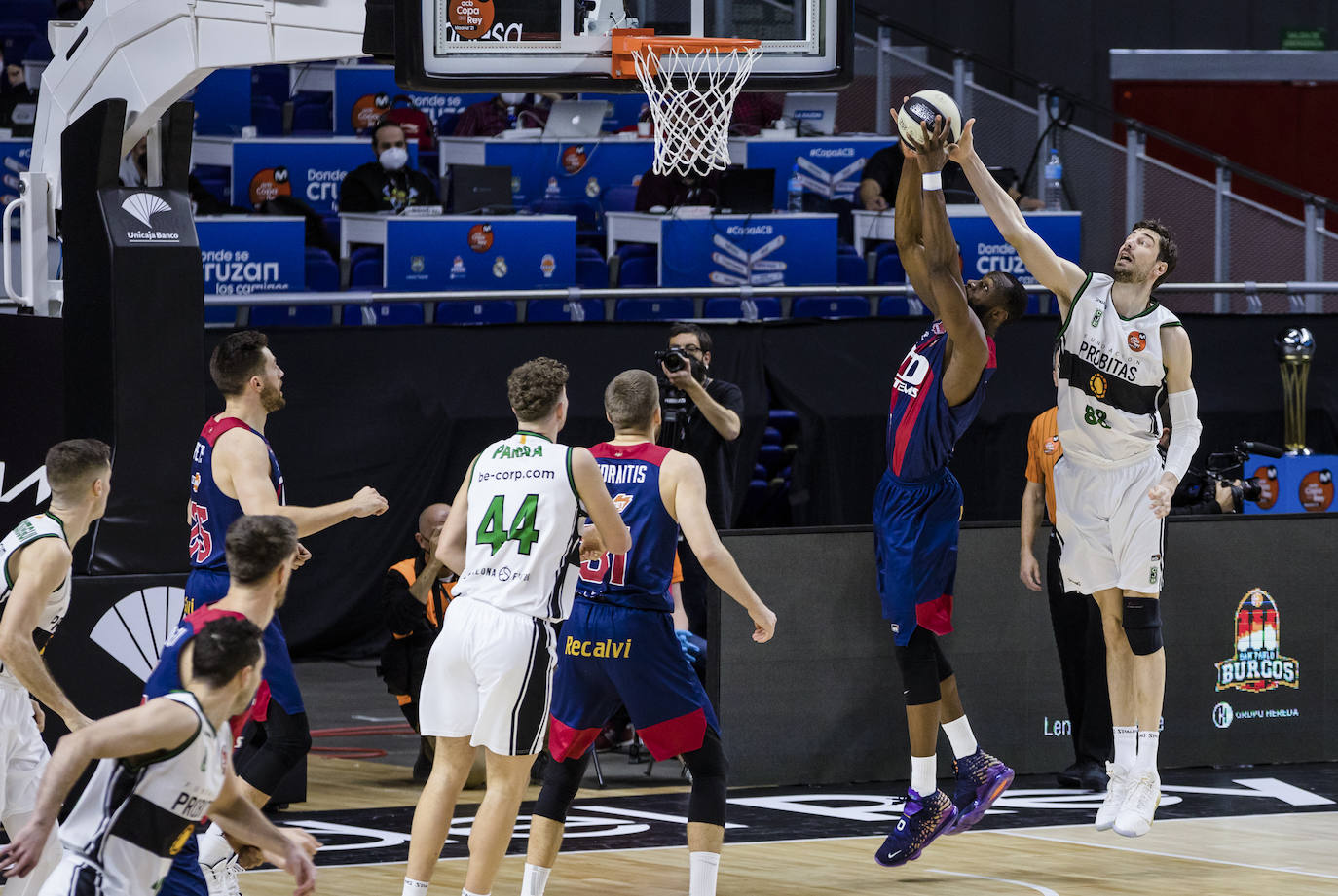 Fotos: Las mejores imágenes del Baskonia-Joventut