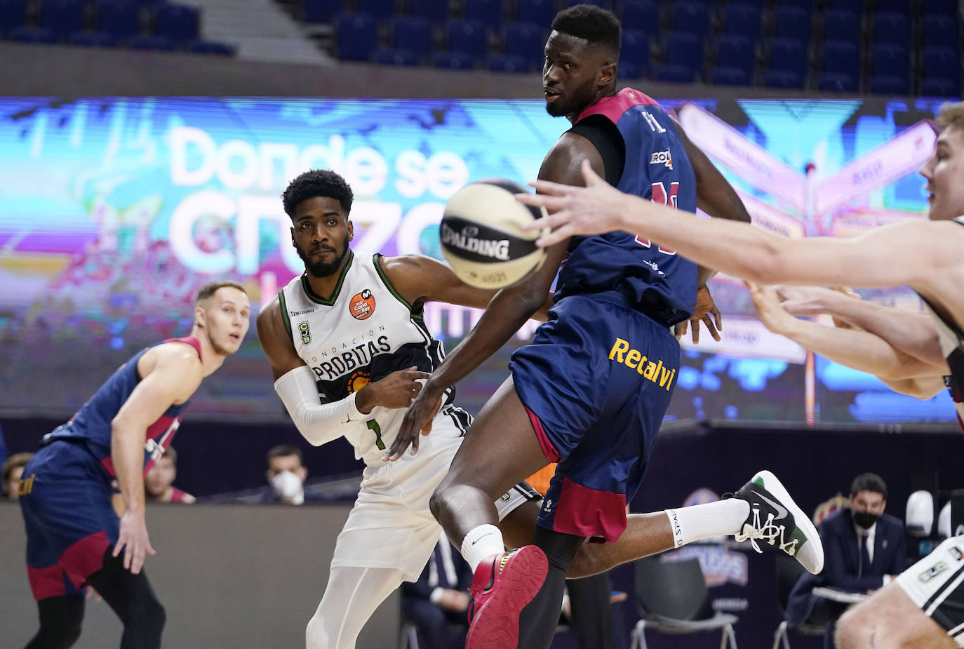 Fotos: Las mejores imágenes del Baskonia-Joventut