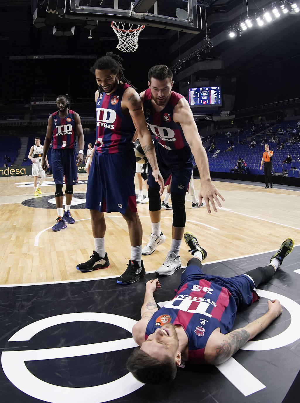 Fotos: Las mejores imágenes del Baskonia-Joventut