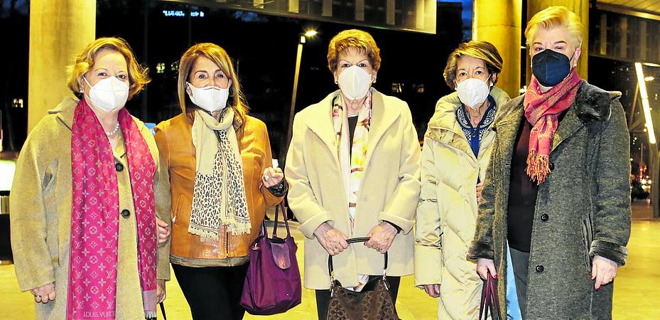 Miren Begoña Perea, Arantza Sierra, Elvira Gabiña, Mari Ángeles Rubio y Carmen Rey.