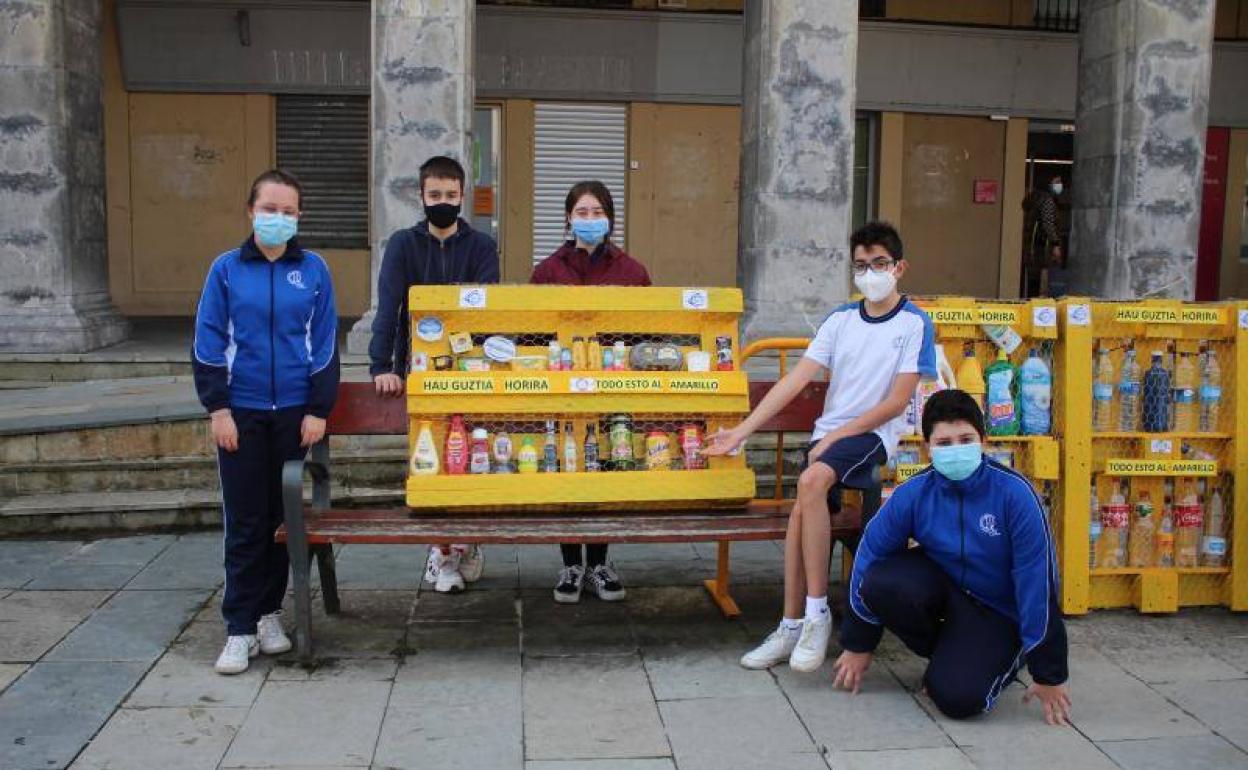 Alumnos de La Milagrosa, muestran el trabajo realizado. 