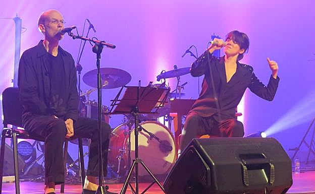 Azurza y Berasarte abriendo con la vanguardia de 'Origen. '