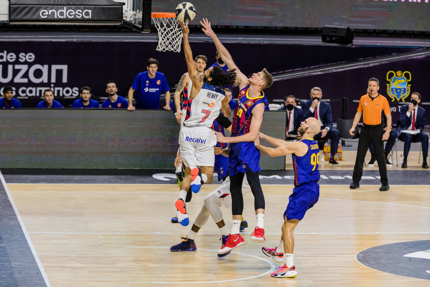 Fotos: Las mejores imágenes del Barcelona - TD Systems Baskonia de la semifinal de la Copa del Rey2021