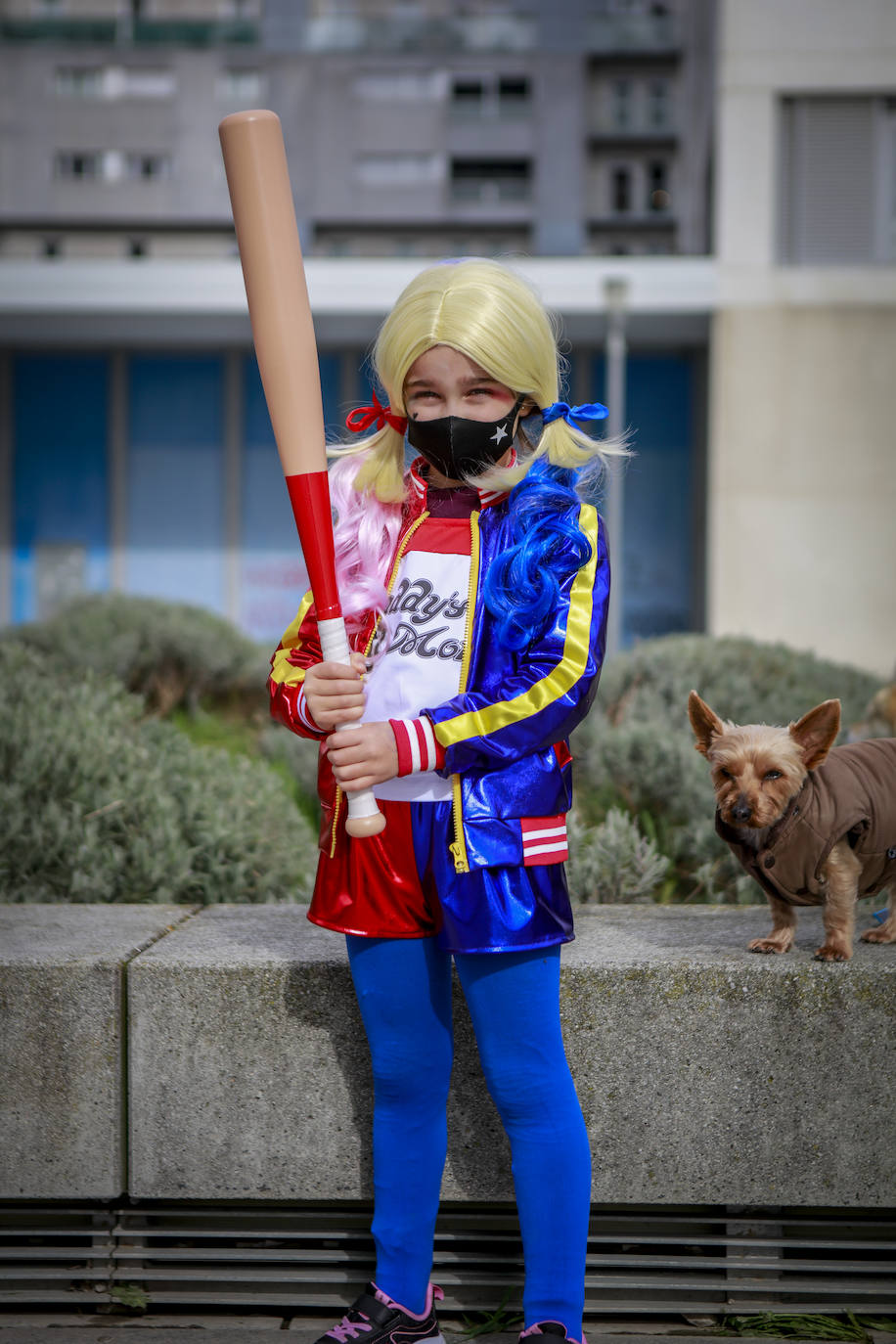 Fotos: Vitoria cambia la máscara por la mascarilla y se deja el disfraz en casa