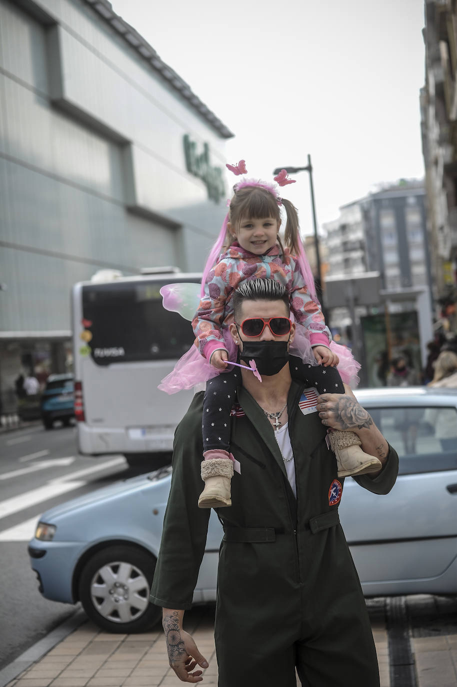Fotos: Vitoria cambia la máscara por la mascarilla y se deja el disfraz en casa