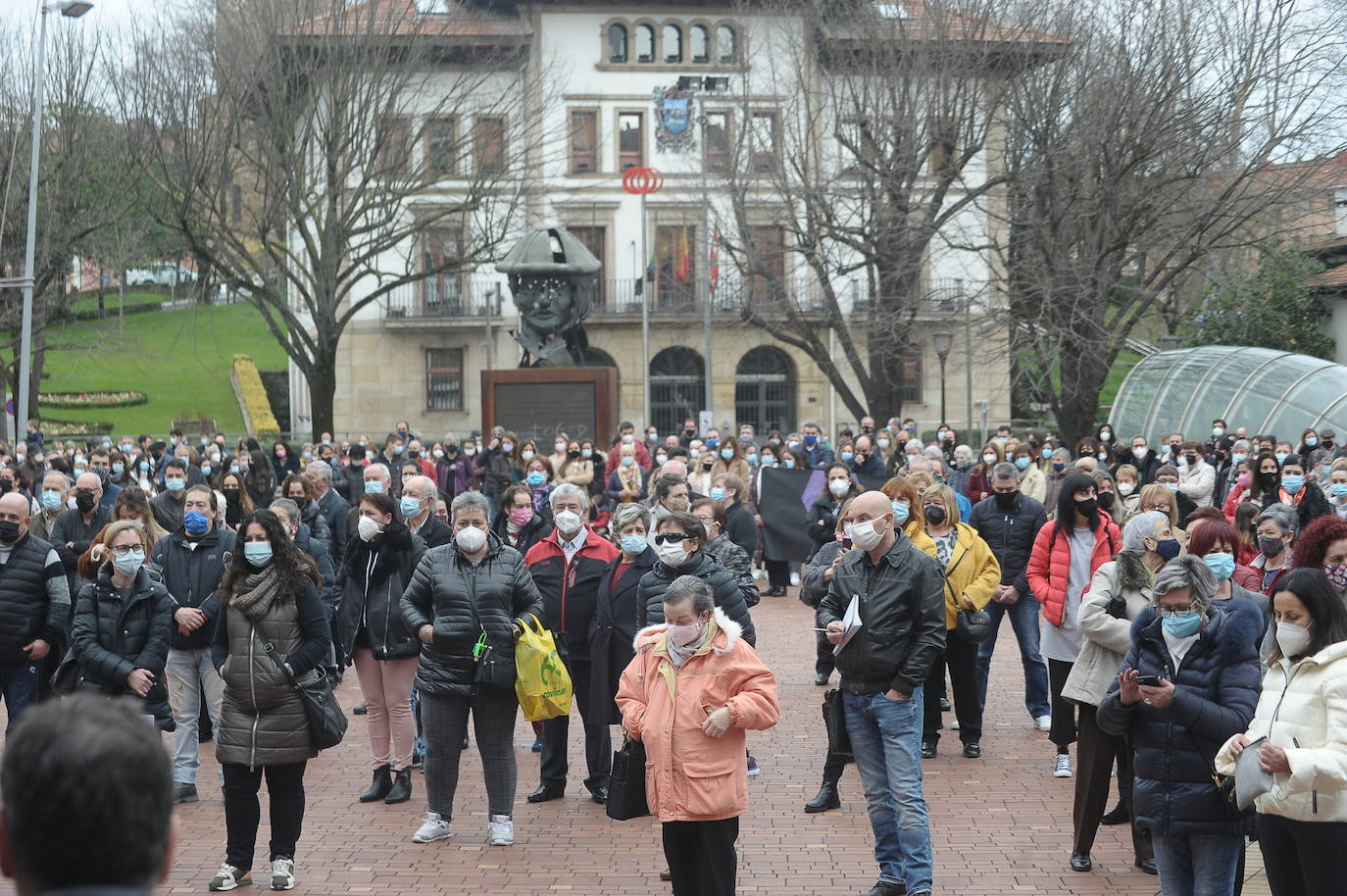 Fotos: Concentración para condenar el asesinato machista en Sestao