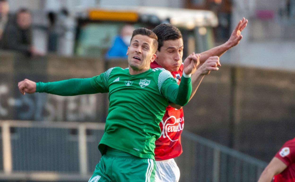 El Arenas mereció más en su visita a Cantabria. 