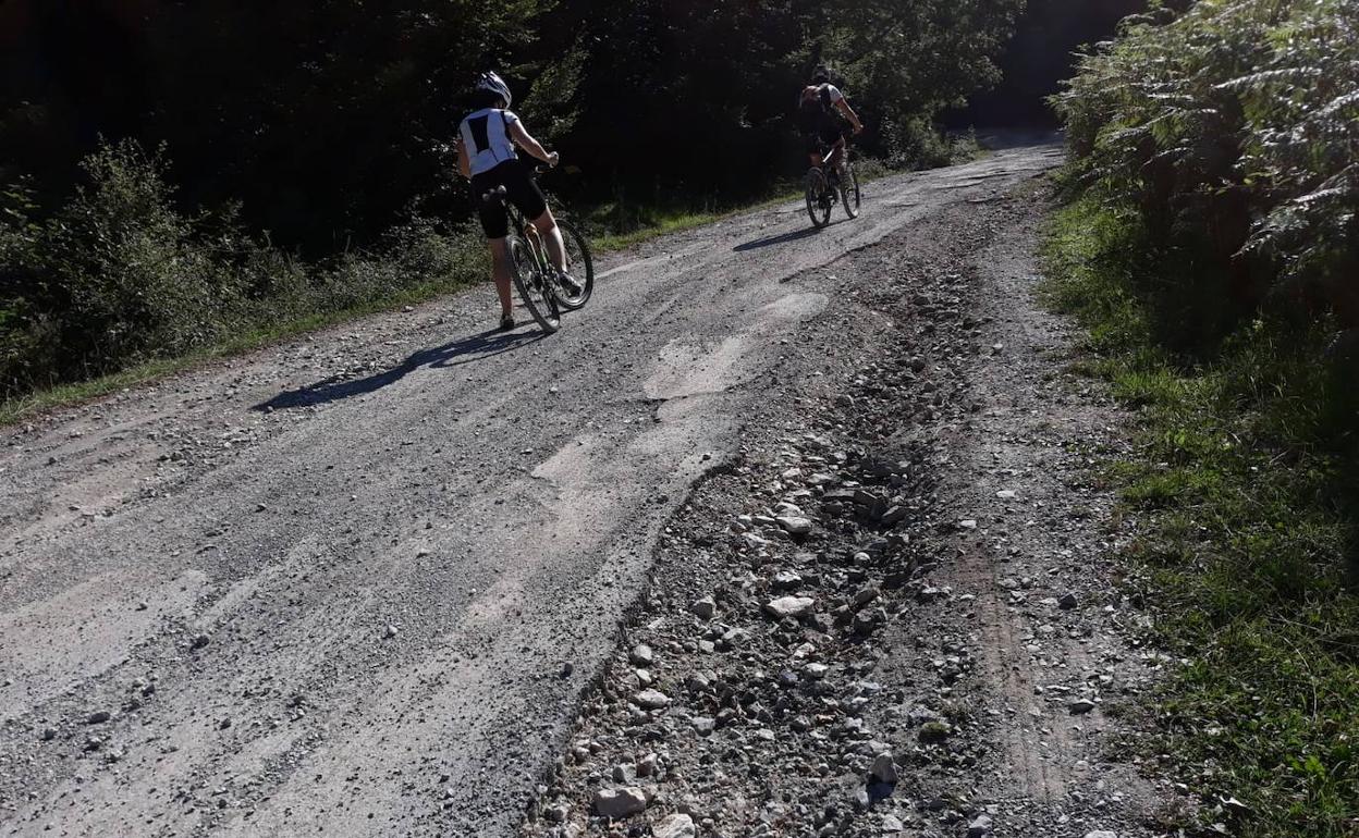 El mal estado del camino provocó su cierre hace ya dos años. 