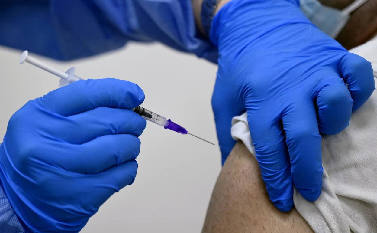 751 de los 20.000 sanitarios de Osakidetza de primera línea se niegan a ser vacunados