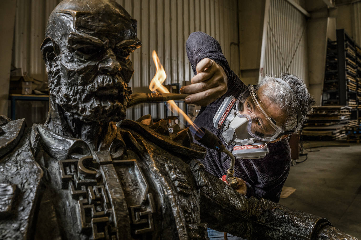 El estado de deterioro de la escultura no era acusado debido al buen mantenimiento del bronce. "Me encanta que toquen la escultura", dice Solano.