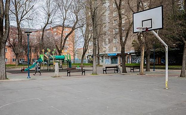 Imagen principal - Canchas de basket que resucitan a todo color
