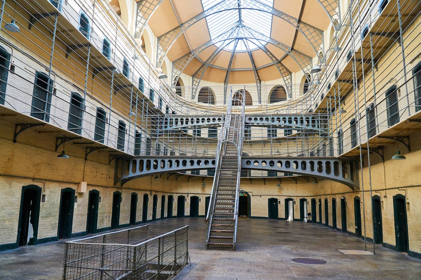 10.- Cárcel de Kilmainham Gaol (Dublín, Irlanda) | Allí fue donde se rodó buena parte de la película 'En el nombre del padre', en 1993. También reconoceremos esta prisión en otras películas como 'Michael Collins' (1996).