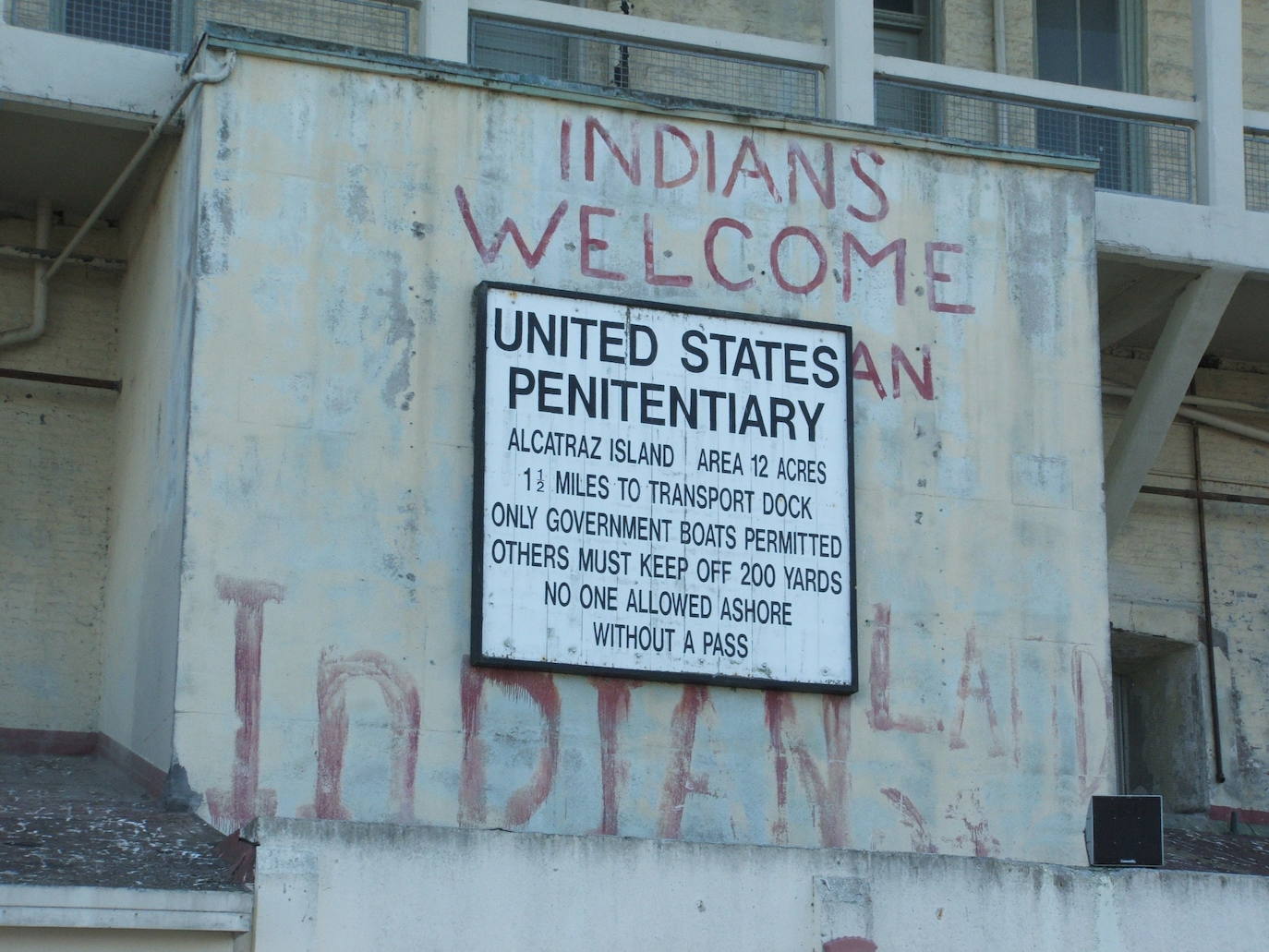 2.- Alcatraz (San Francisco, Estados Unidos) | Alcatraz fue una superprisión, un experimento penitenciario ante el incremento de los crímenes en Estados Unidos tras la Gran Depresión de la década de 1930. 