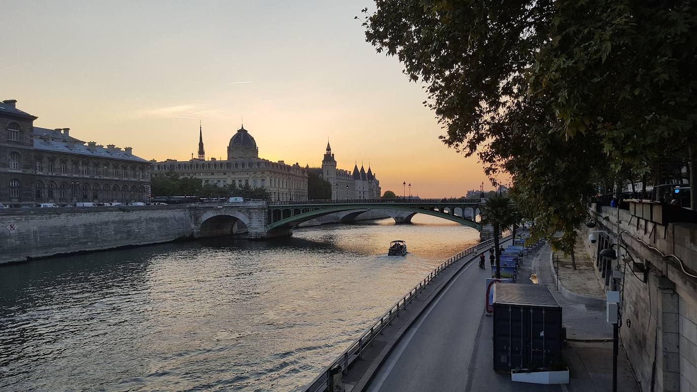 8.- La Conciergerie (París, Francia) | Sus celdas alojaron a quienes se oponían al nuevo régimen durante el Reino del Terror (1793-1794), cuando más de 2.700 almas fueron sentenciadas a muerte y guillotinadas. Entre ellas, la famosa reina María Antonieta. La prisión ocupaba la planta baja del edificio y las dos torres. Arriba, mientras tanto, discurría la labor del Parlamento.