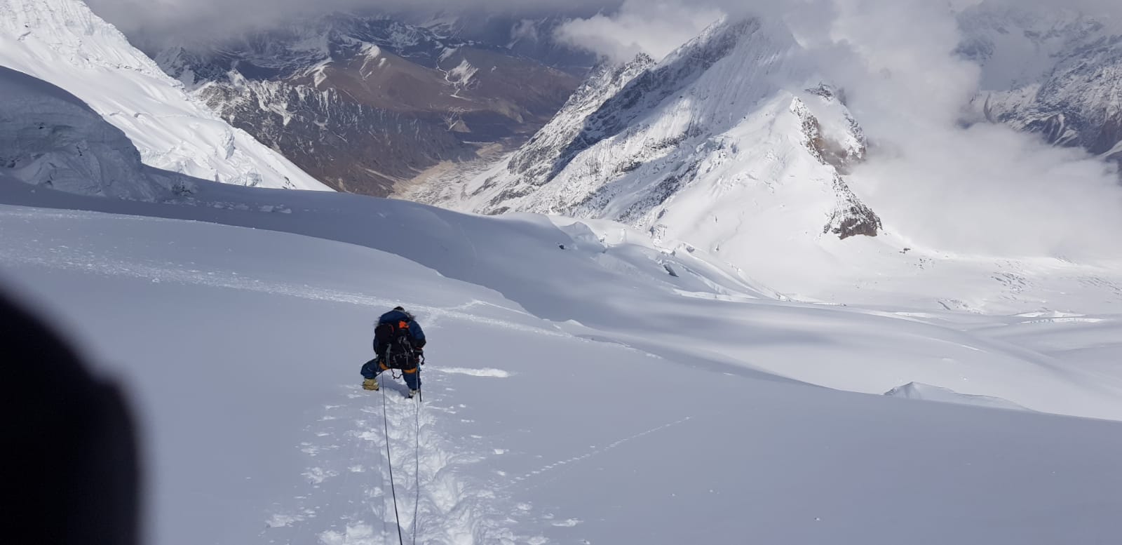 Fotos: Txikon se plantea prorrogar el permiso de expedición para un nuevo ataque a cima