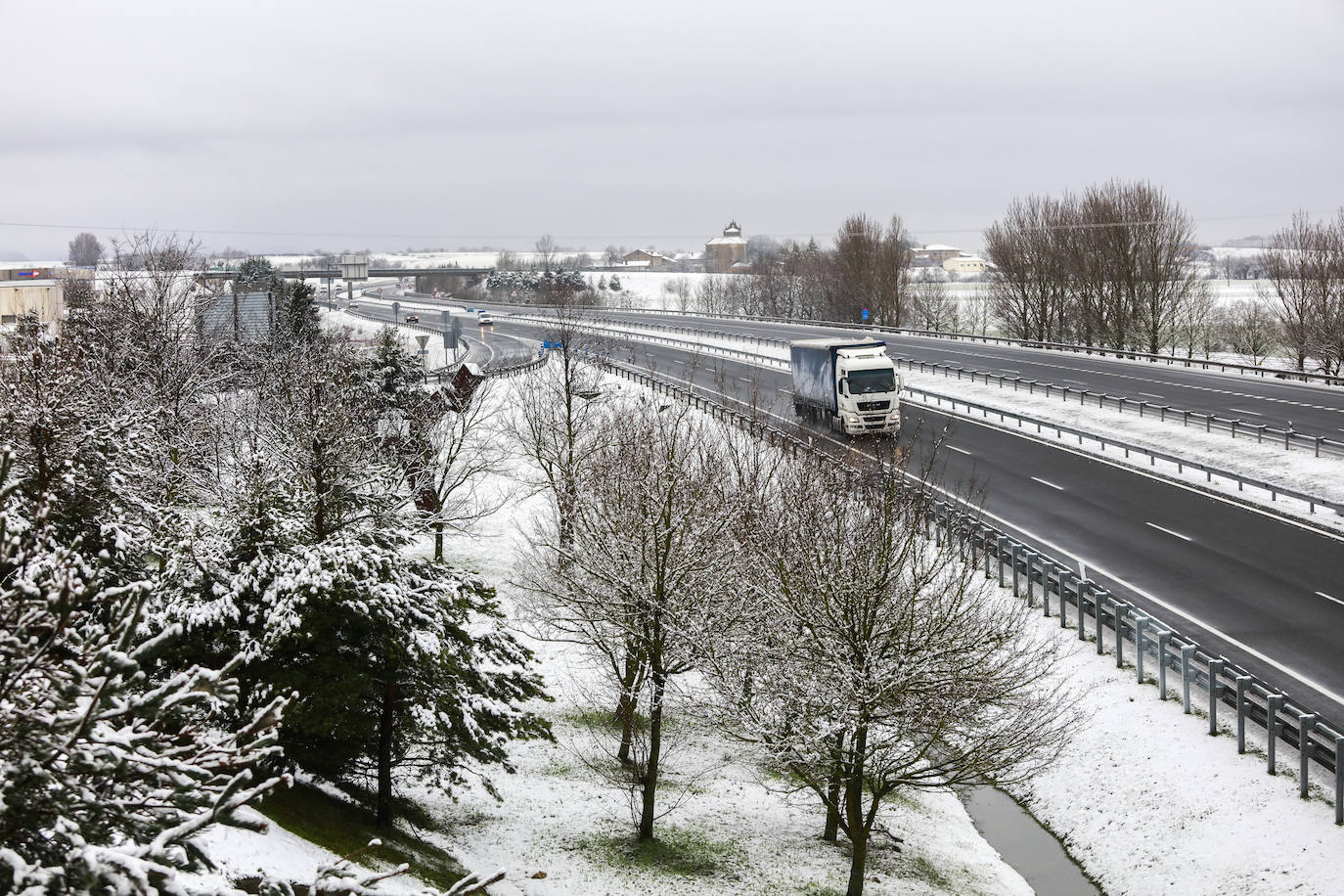 Fotos: La nieve vuelve a Álava