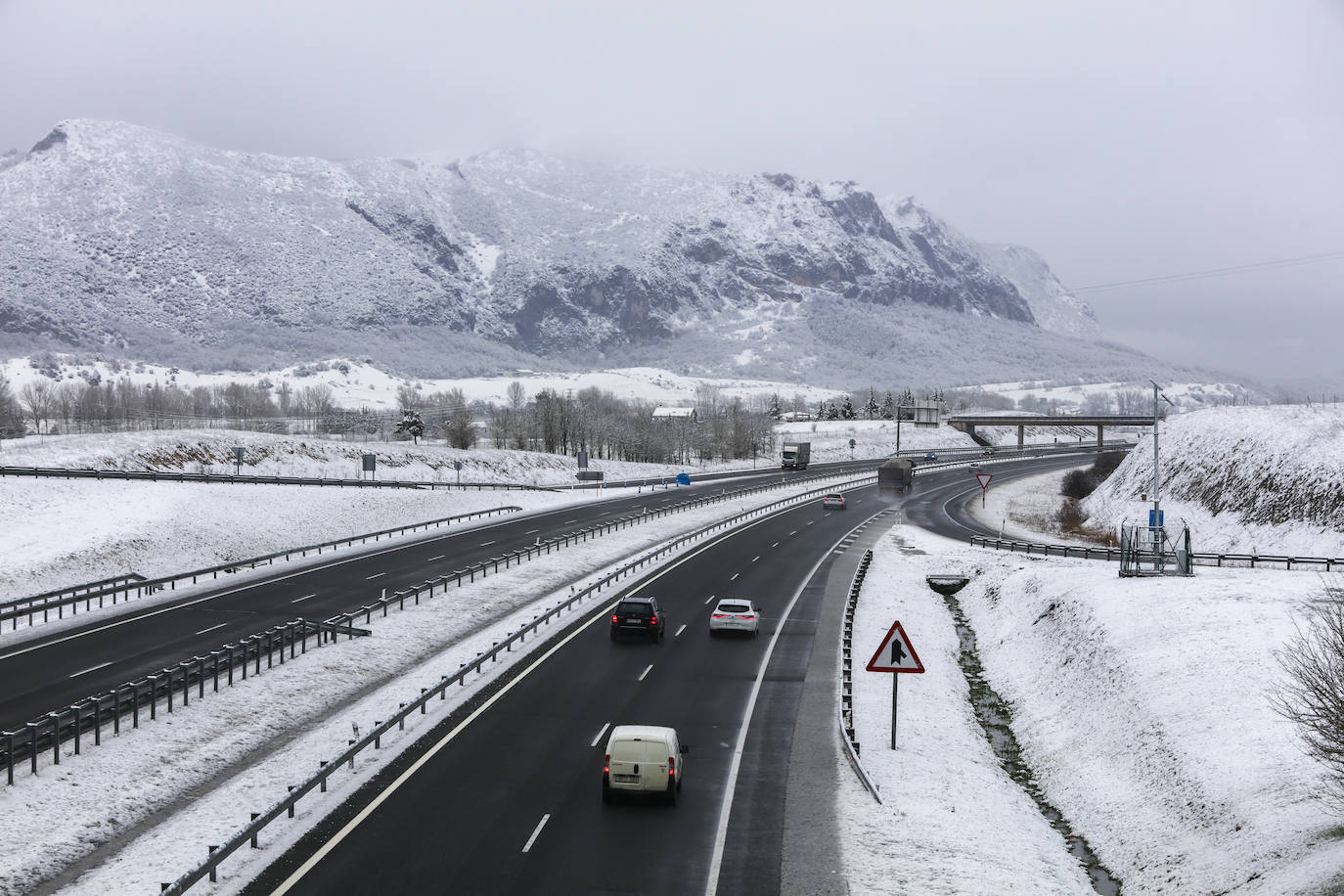 Fotos: La nieve vuelve a Álava