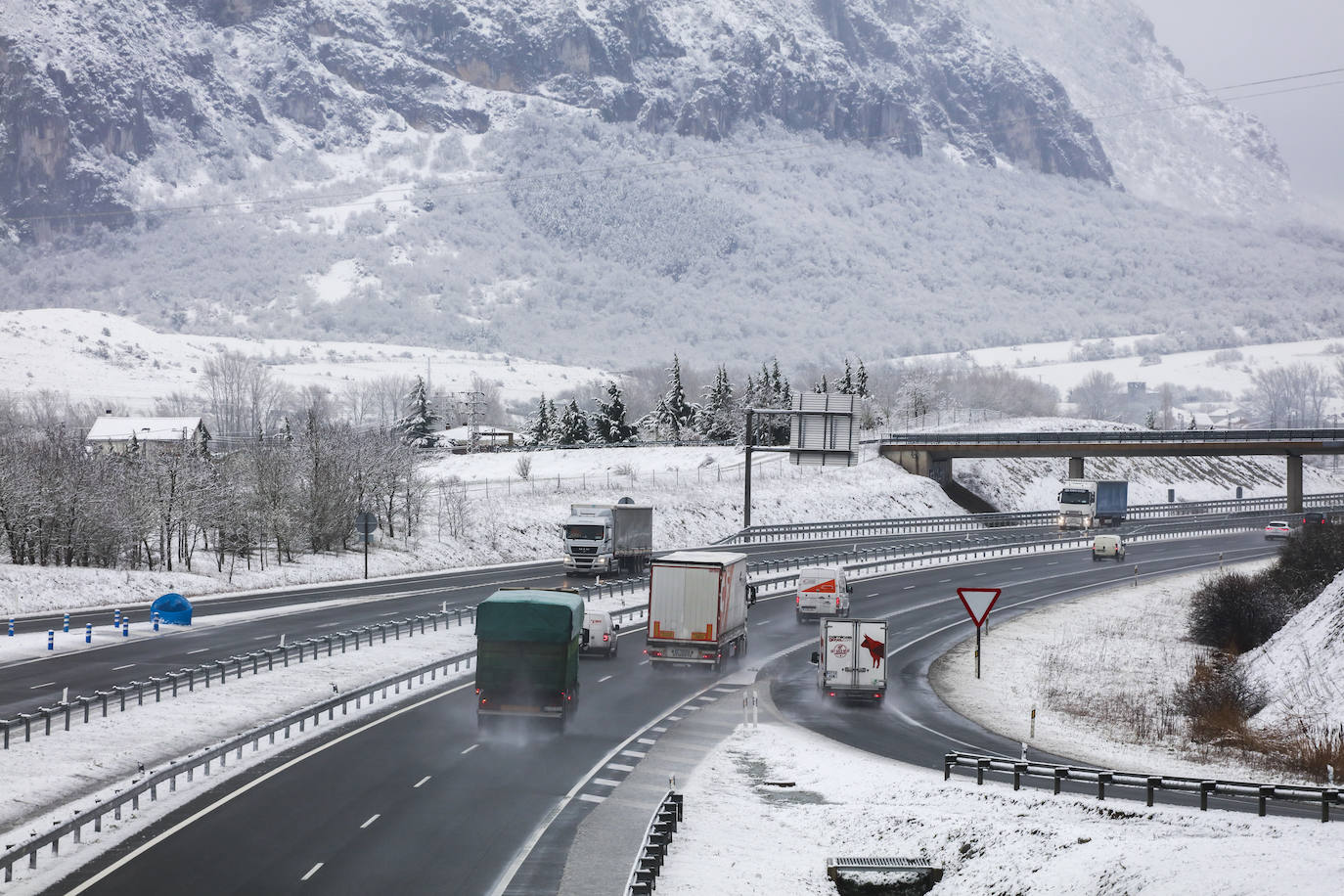 Fotos: La nieve vuelve a Álava