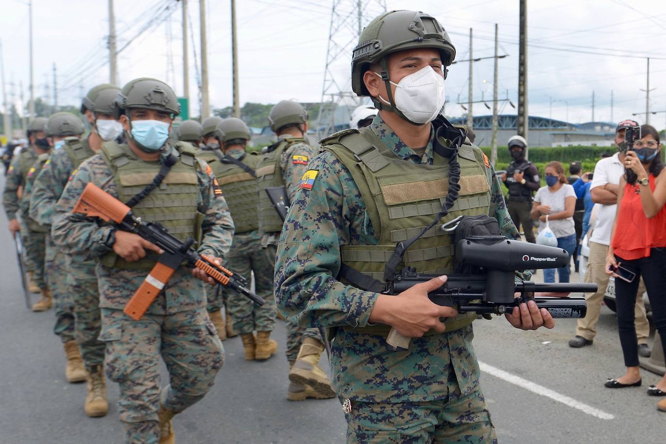 Fotos: Despliegue militar tras un motín en la cárcel de Guayaquil en Ecuador
