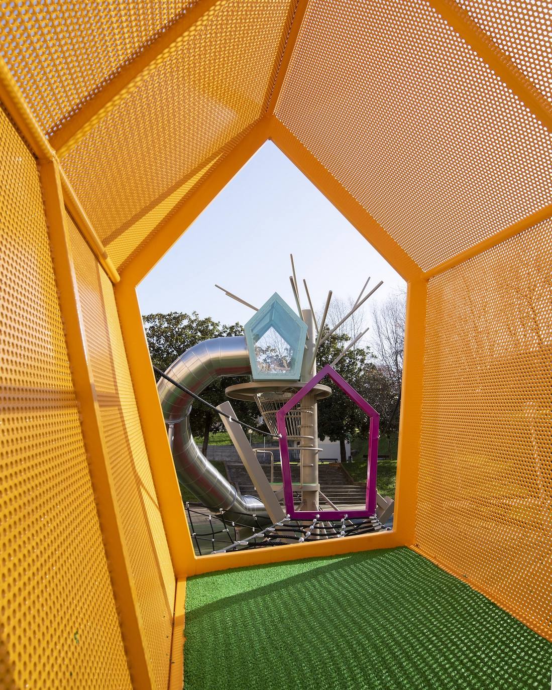 Fotos: El Parque Eskurtze estrena nuevas zonas deportivas y de juegos infantiles