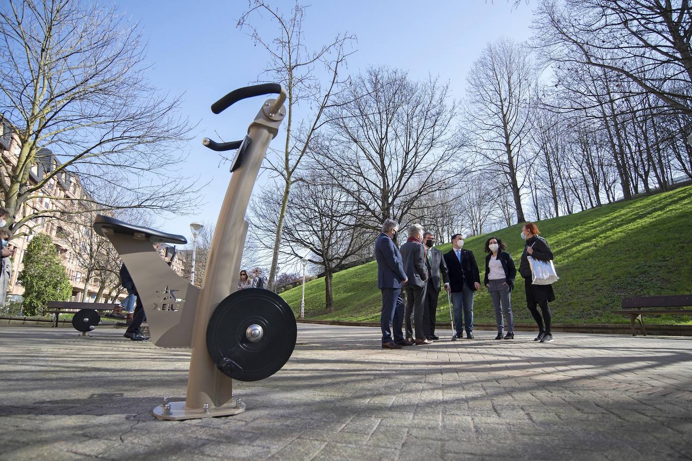 Fotos: El Parque Eskurtze estrena nuevas zonas deportivas y de juegos infantiles