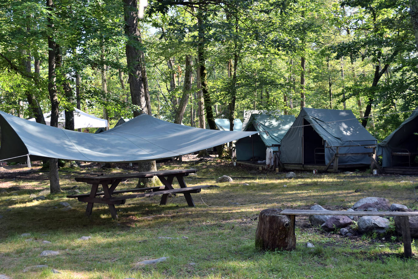 VIERNES 13 (1980) | Aunque en la actualidad es de propiedad privada y un campamento en exclusiva de scouts, este lugar, de vez en cuando, organiza tours guiados a través de los que descubrir cada uno de los escenarios de la famosa película.