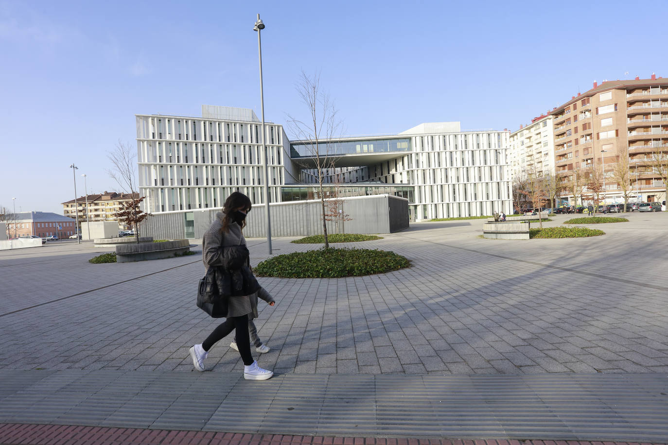 Plaza frente a las oficinas municipales de San Martín. 