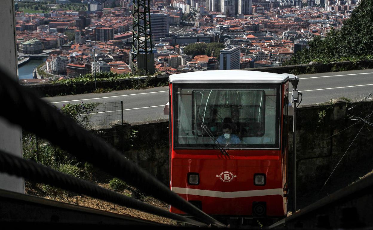 Denuncian a un policía de Bilbao fuera de servicio que ordenó arrancar el funicular de Artxanda