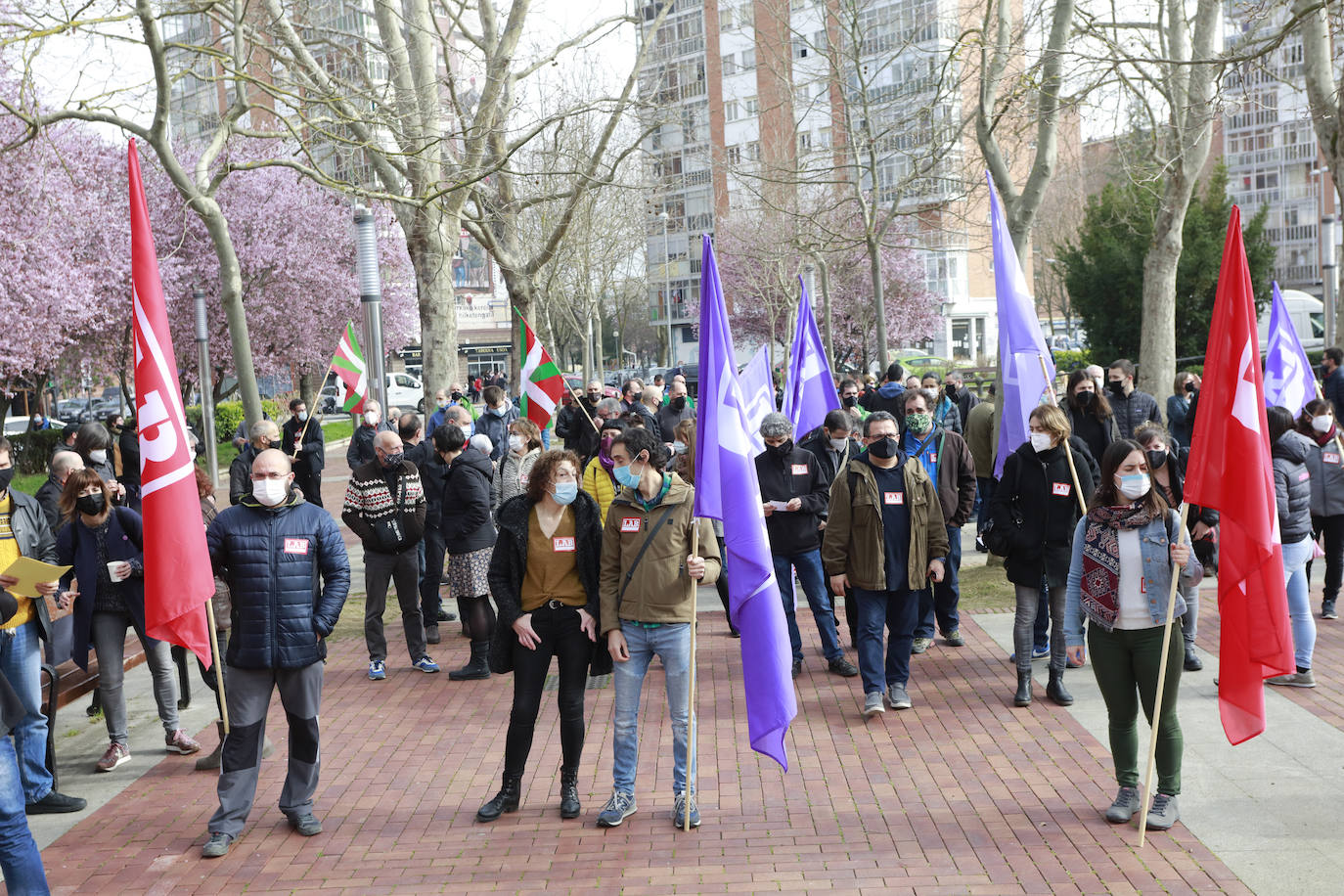 Hasta el barrio vitoriano de Zaramaga se han acercado también representantes del sindicato LAB, que ha contado con una numerosa delegación.