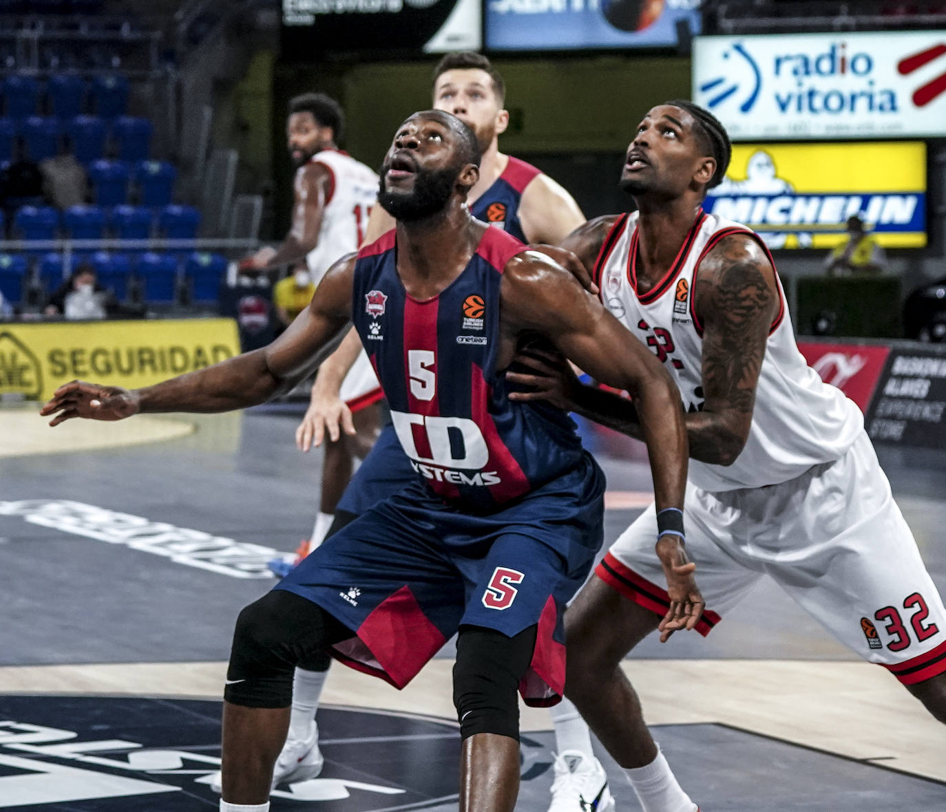 Fotos: Las mejores imágenes del Baskonia - Olympiacos